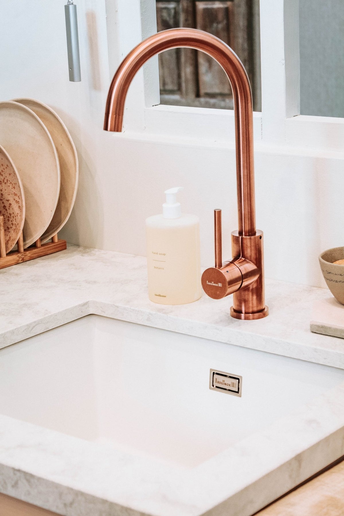 How to Choose the Right Kitchen Sink Shape and Size