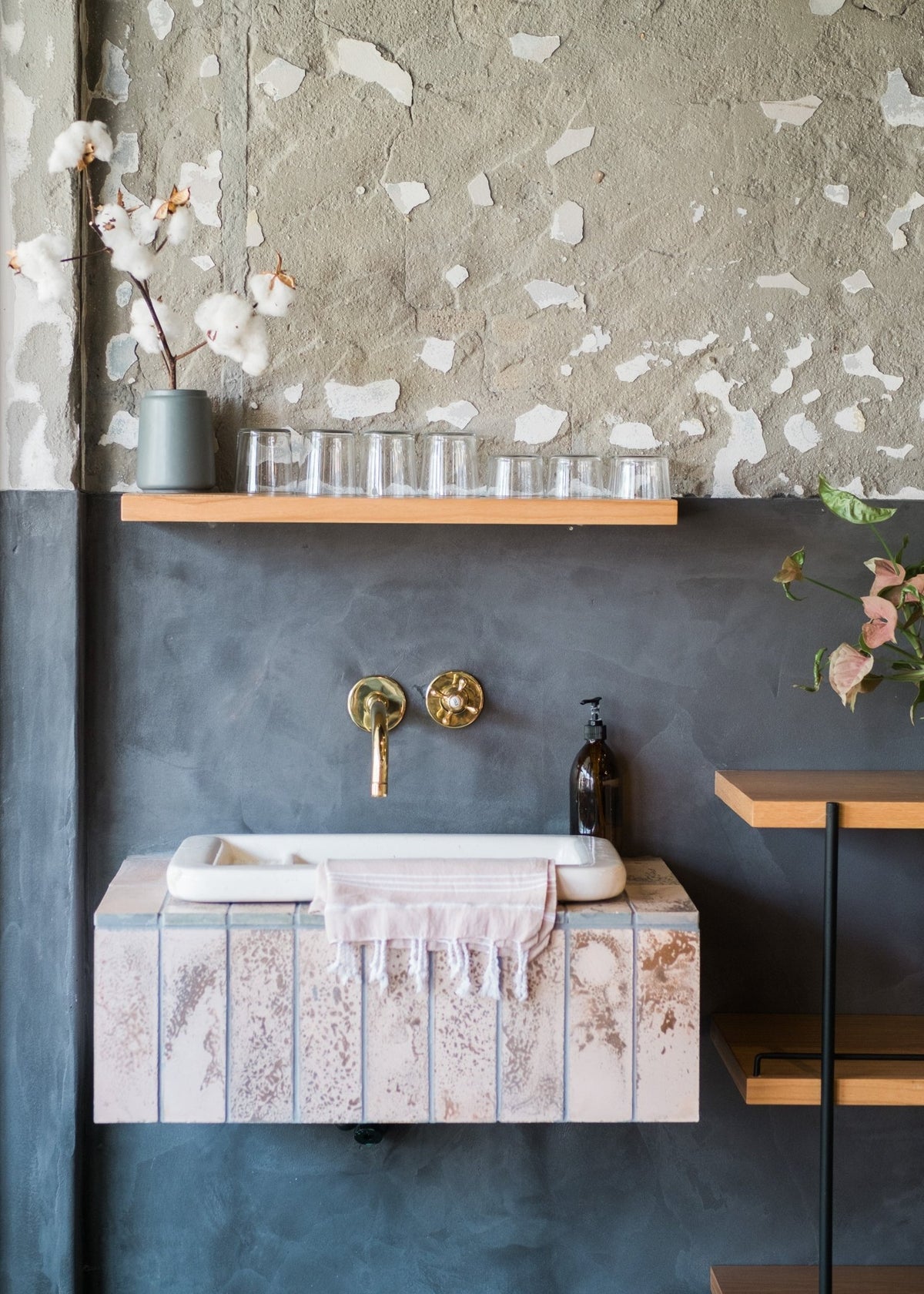The Benefits of Using a Wall-Mounted Tap in Your Bathroom