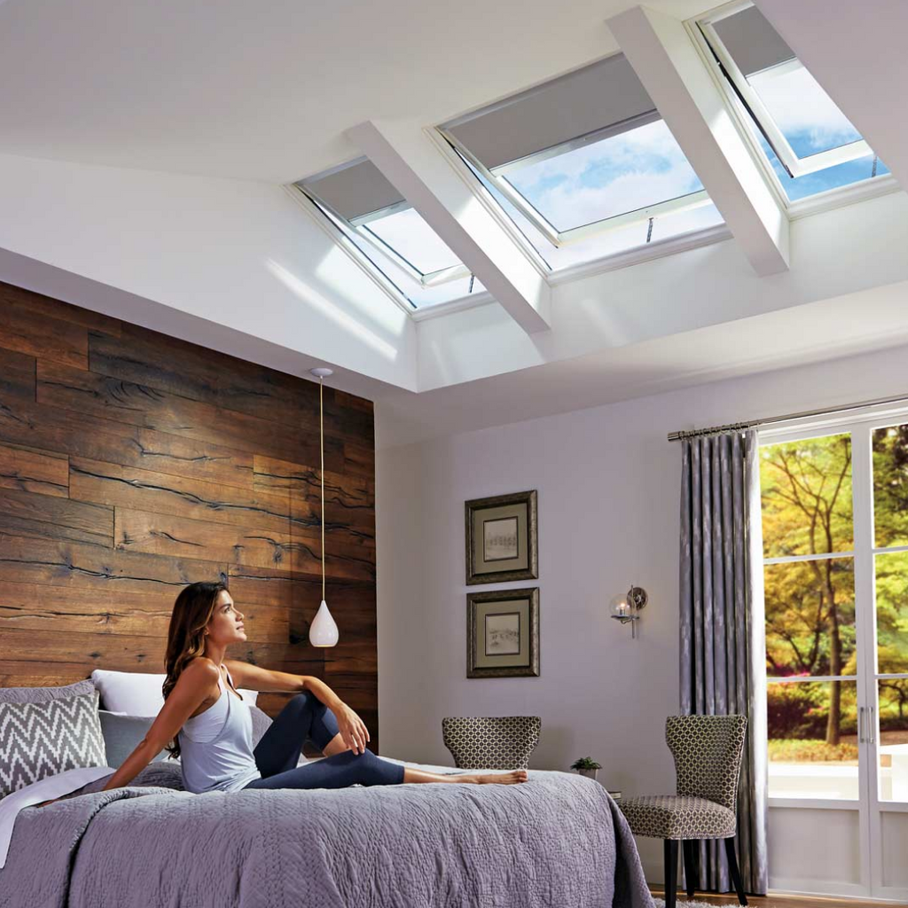Velux VSS 550 x 980mm Solar Opening Pitched Roof Skylight - Includes Flashing & FSLH Pleated Translucent Blinds - VSS C04 2004AE + FSLH C04 1016SWL + EDW C04