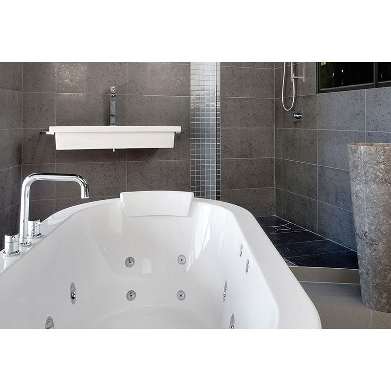 Decina Mintori 1790 Freestanding Contour 14-Jet Spa Bath Lifestyle